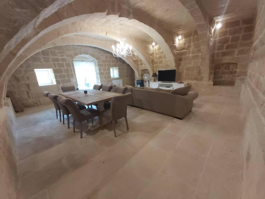 Villa With Large Pool And Garden In Gozo *