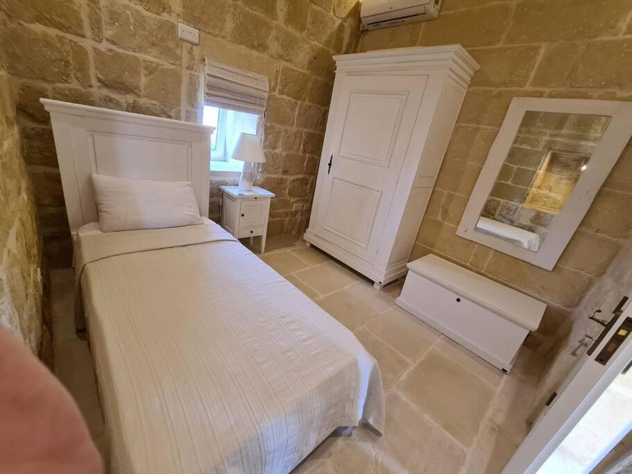 With Large Pool And Garden In Gozo Gharb (Gozo)