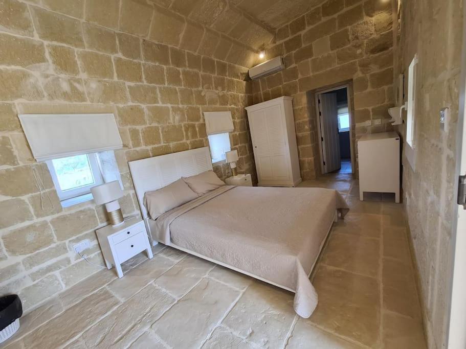 With Large Pool And Garden In Gozo Villa *