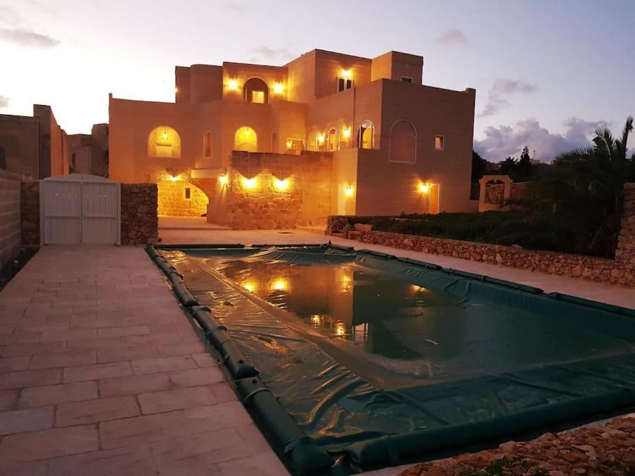 With Large Pool And Garden In Gozo Villa *