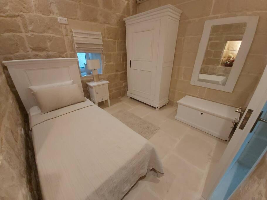 With Large Pool And Garden In Gozo *