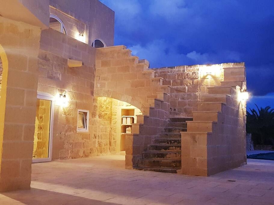 Villa With Large Pool And Garden In Gozo
