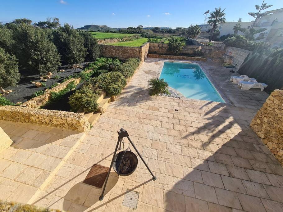 With Large Pool And Garden In Gozo Villa *