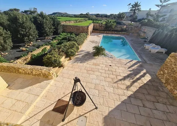 Farmhouse Villa With Large Pool And Garden In Gozo