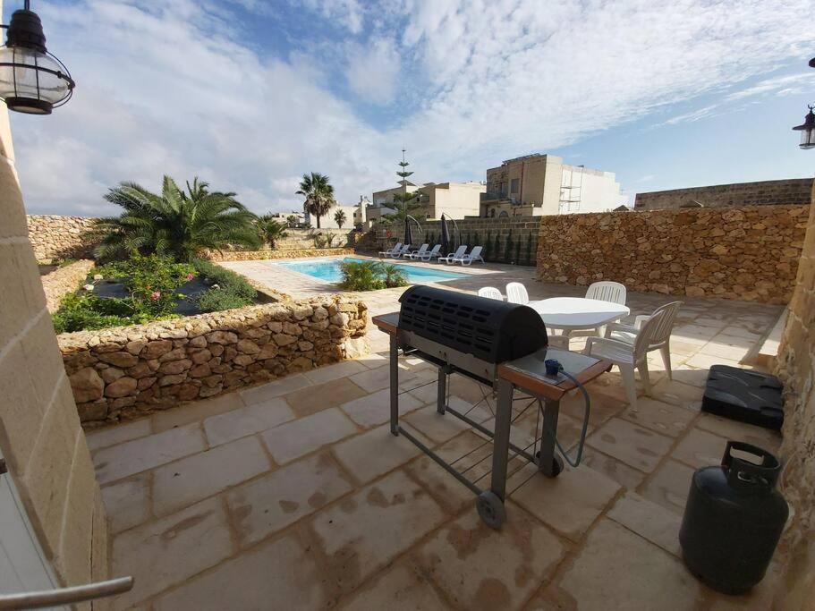 With Large Pool And Garden In Gozo *
