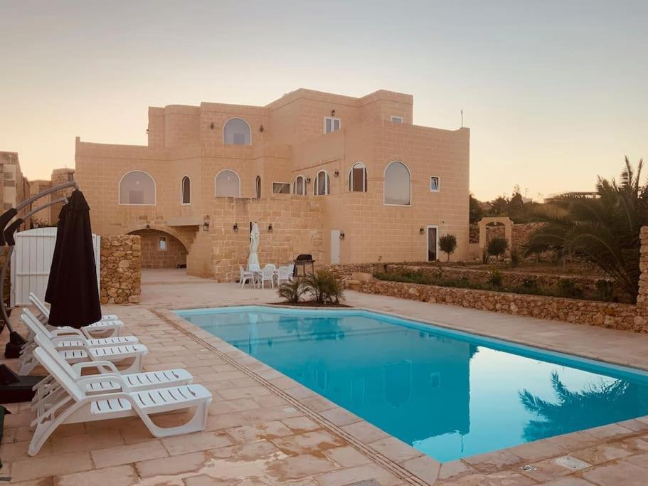 With Large Pool And Garden In Gozo Villa