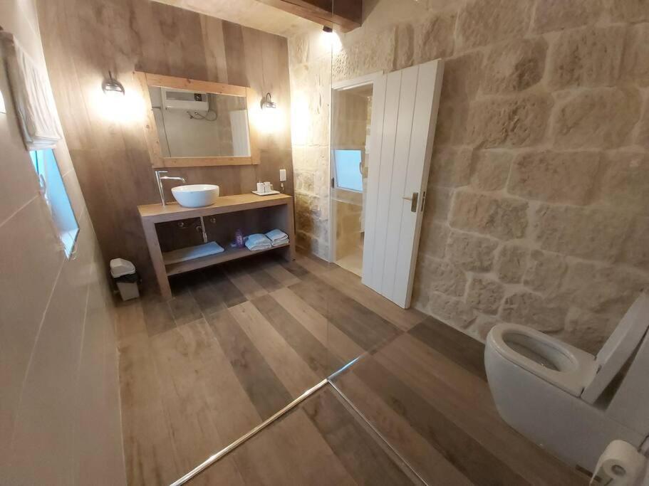 Villa With Large Pool And Garden In Gozo Għarb