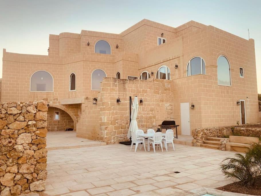 Villa With Large Pool And Garden In Gozo